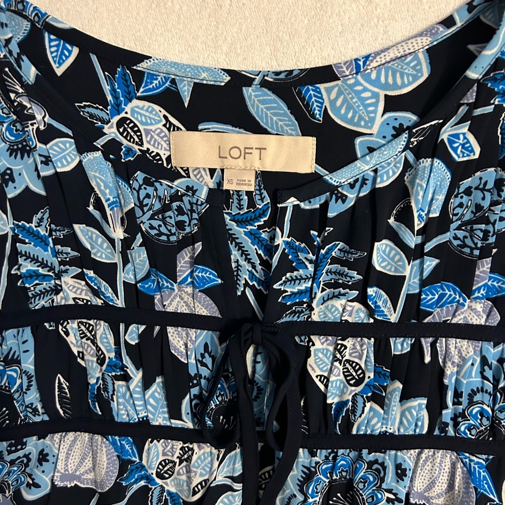 LOFT blue pineapple top - Picture 2 of 3